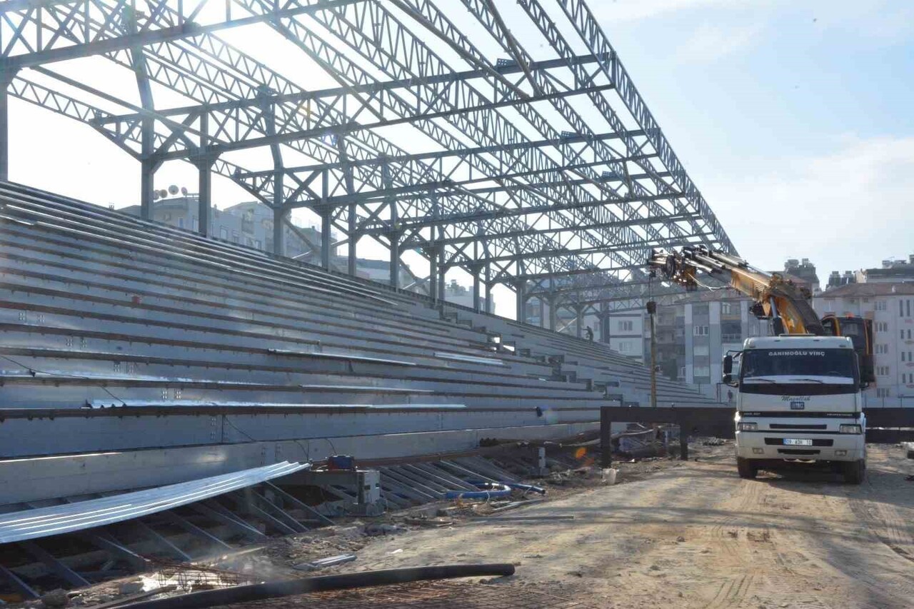 AYDIN'IN EFELER İLÇESİNDE YER ALAN VE DEPREME DAYANIKSIZ OLDUĞU İÇİN YIKILARAK YENİDEN YAPIMINA...