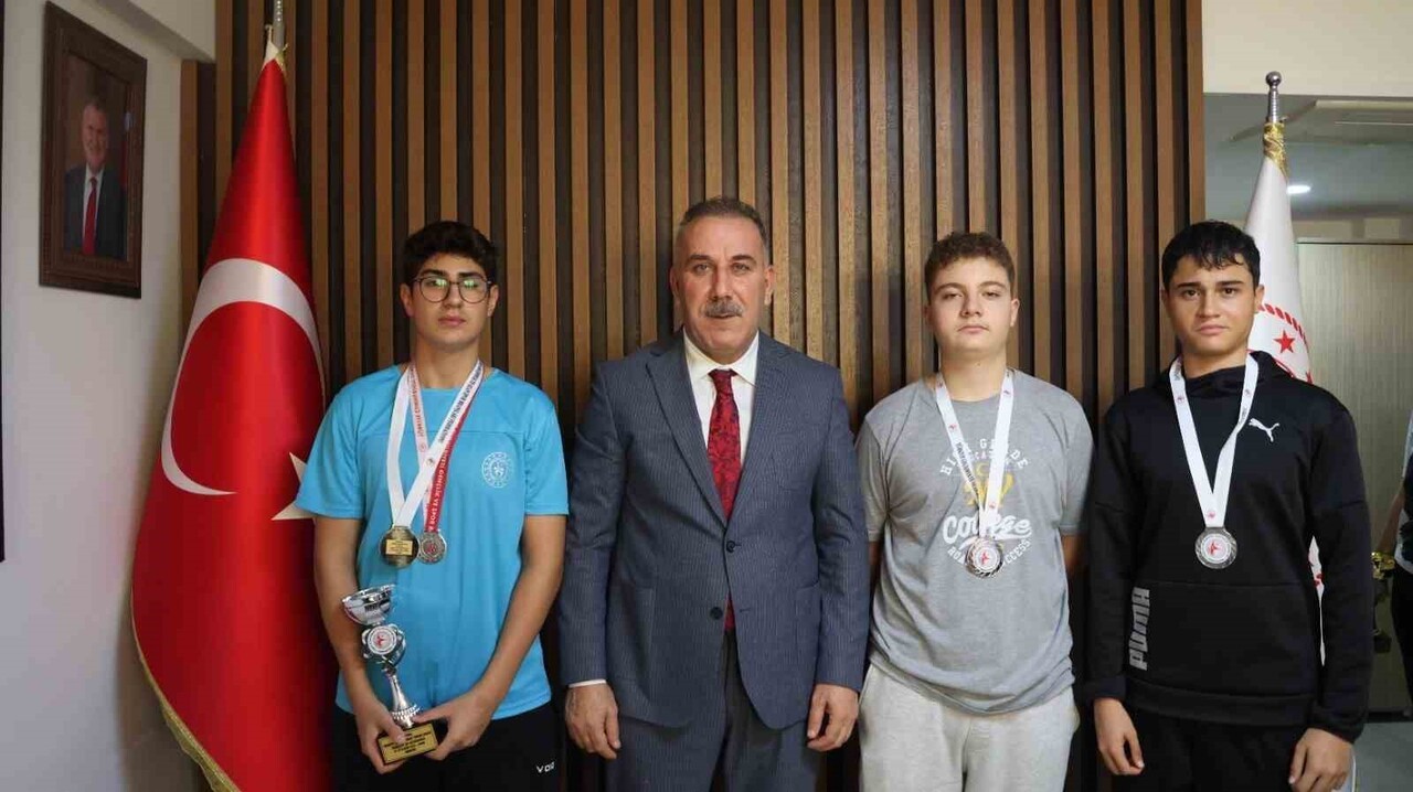 AYDIN'IN EV SAHİPLİĞİNDE GERÇEKLEŞTİRİLEN GENÇLER VE BÜYÜKLER HEMSBALL TÜRKİYE ŞAMPİYONASI...