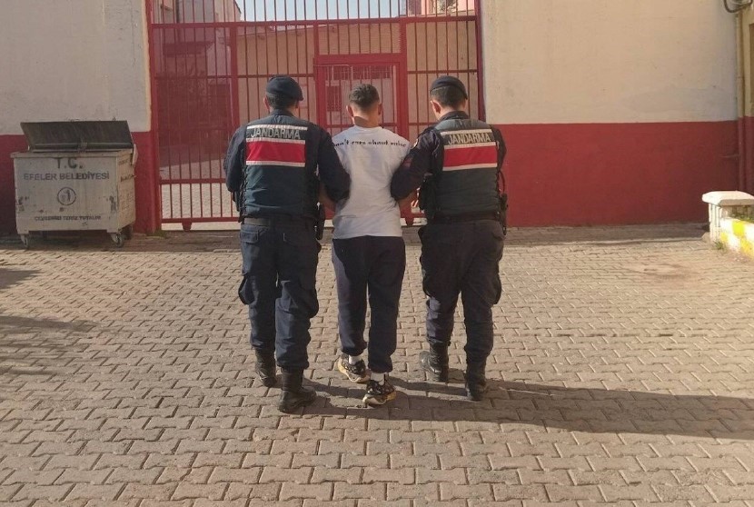 AYDIN'IN GERMENCİK İLÇESİNDE KASTEN ÖLDÜRME SUÇUNDAN ARANAN BİR ŞAHIS JANDARMA EKİPLERİ TARAFINDAN...