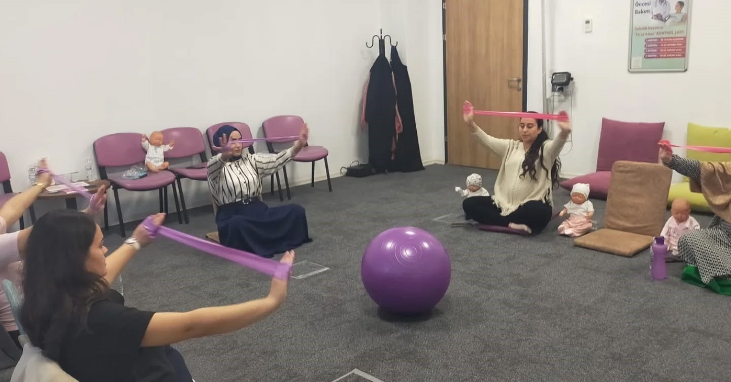 AYDIN'IN NAZİLLİ İLÇESİNDE ANNE ADAYLARI, GEBE OKULU VE BEBEK AKADEMİSİ'NDE VERİLEN KAPSAMLI...