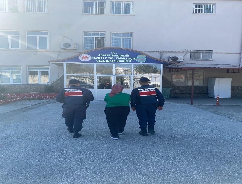 AYDIN'IN NAZİLLİ İLÇESİNDE UYUŞTURUCU MADDE TİCARETİ SUÇUNDAN ARANAN ŞAHIS JANDARMA EKİPLERİNİN...