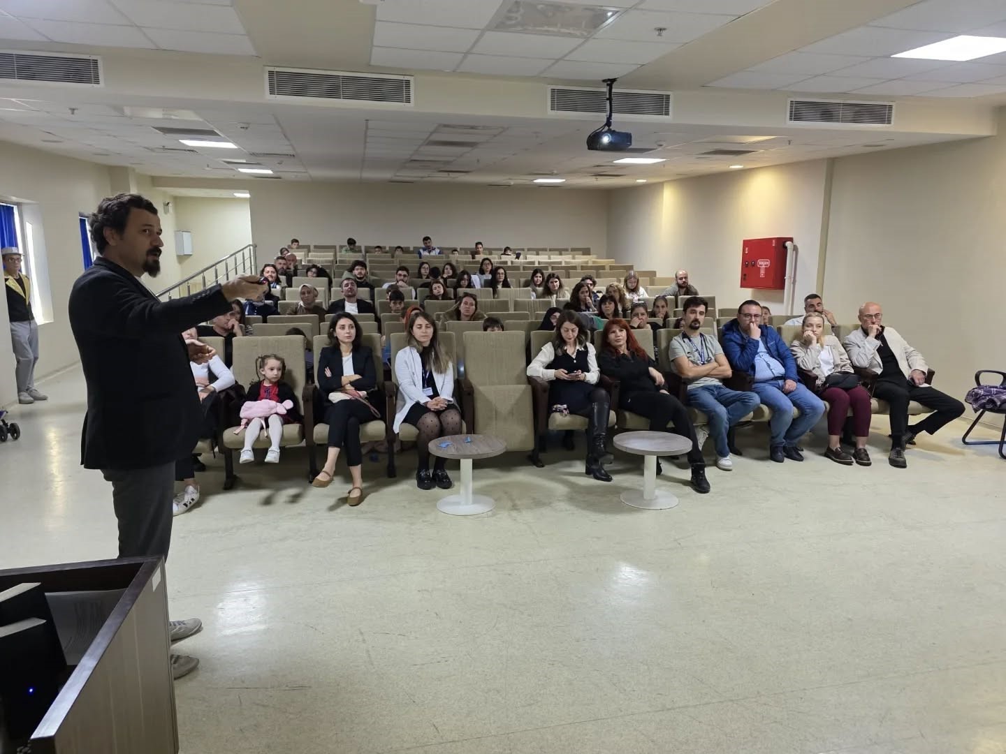 AYDIN ADNAN MENDERES ÜNİVERSİTESİ (ADÜ) HASTANESİ, DİYABETLİ ÇOCUKLAR VE AİLELERİNE YÖNELİK HEM...