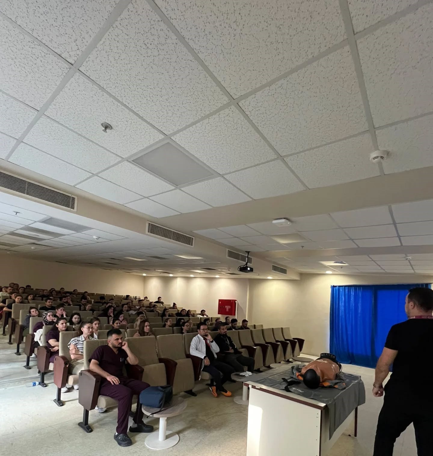 AYDIN ADNAN MENDERES ÜNİVERSİTESİ (ADÜ) HASTANESİ’NDE SAĞLIK ÇALIŞANLARININ ACİL DURUMLARDA DAHA...