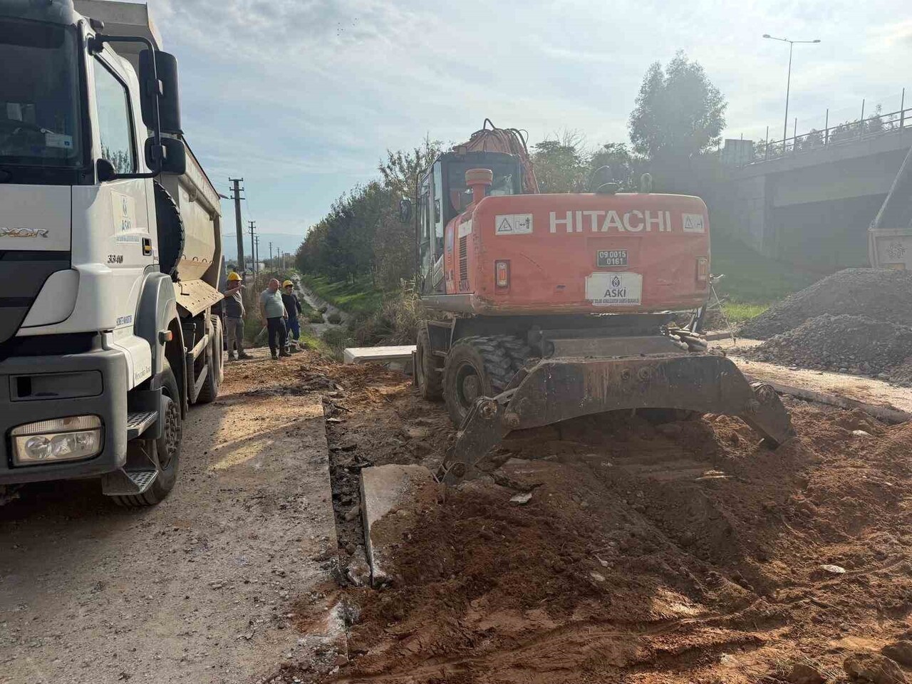 AYDIN BÜYÜKŞEHİR ZEYBEK MAHALLESİ’NDE ALT YAPI ÇALIŞMASI GERÇEKLEŞTİRDİ