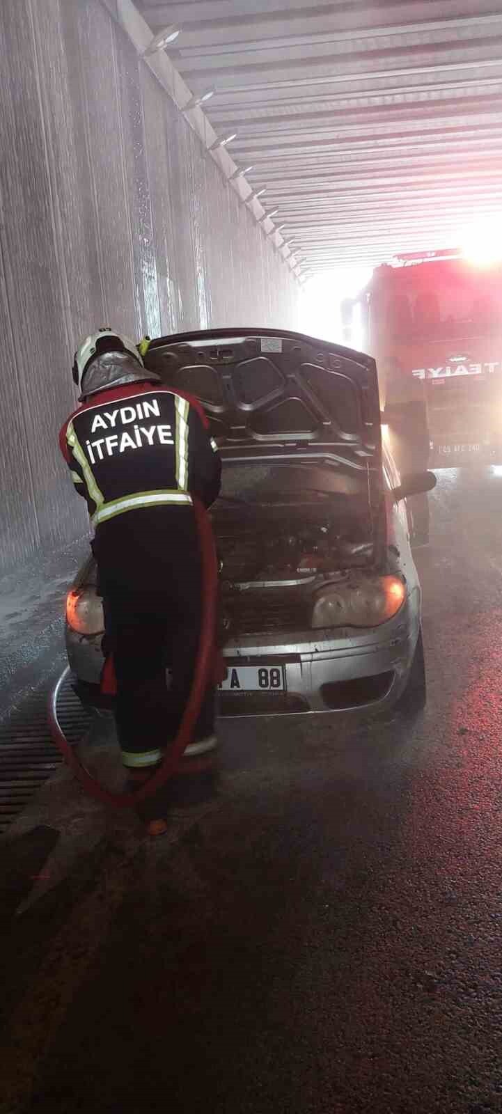 AYDIN-DENİZLİ KARAYOLU ÜZERİ EFELER İLÇESİNDE BULUNAN ALT GEÇİTTE MEYDANA GELEN ARAÇ YANGINI...