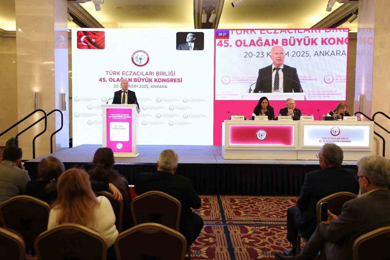 AYDIN ECZACI ODASI BAŞKANI SEFA KARAARSLAN, TÜRK ECZACILAR BİRLİĞİ’NİN (TEB) ANKARA’DA YAPILAN 44....