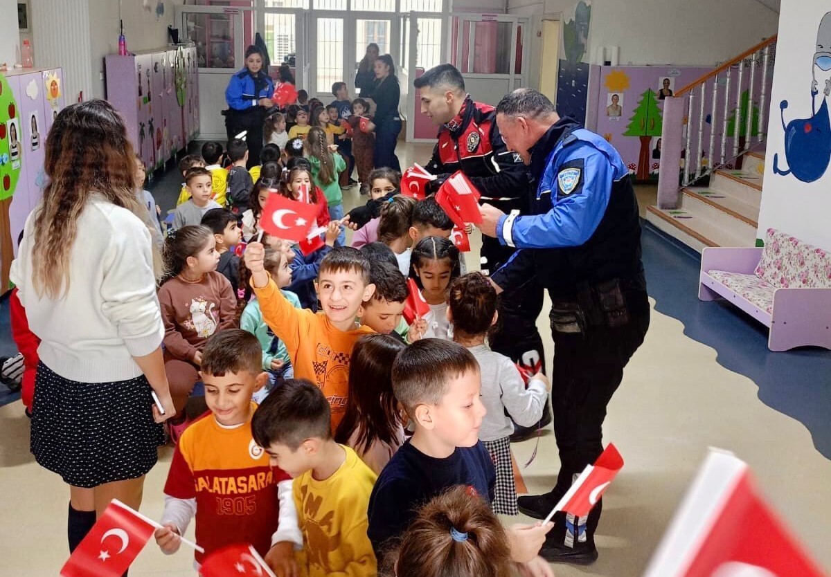 AYDIN İL EMNİYET MÜDÜRLÜĞÜ EKİPLERİ, ANAOKULU ÖĞRENCİLERLE BULUŞARAK POLİSLİK MESLEĞİNİ TANITTI...