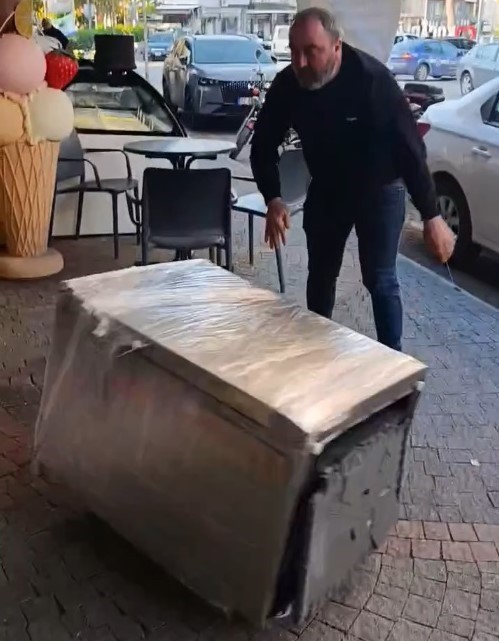 AYDIN’IN KOÇARLI İLÇESİNDE SATIN ALDIĞI MAĞAZADAN KENDİSİNE TEŞHİR ÜRÜNÜ GÖNDERİLDİĞİNİ İDDİA EDEN...