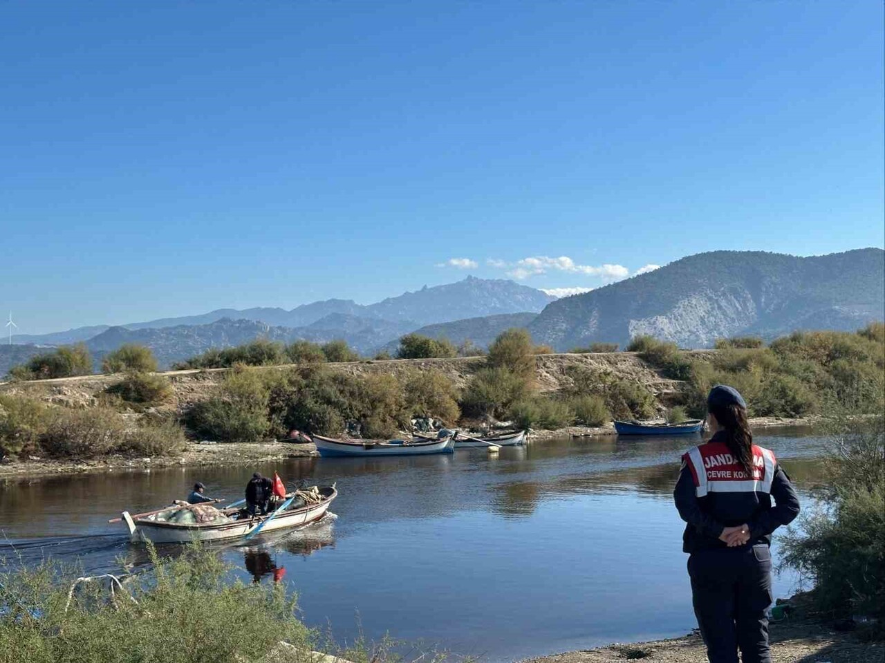 AYDIN’IN SÖKE İLÇESİ İLE MUĞLA’NIN MİLAS İLÇESİ SINIRLARINDA YER ALAN BAFA GÖLÜ TABİAT PARKI’NDAKİ...
