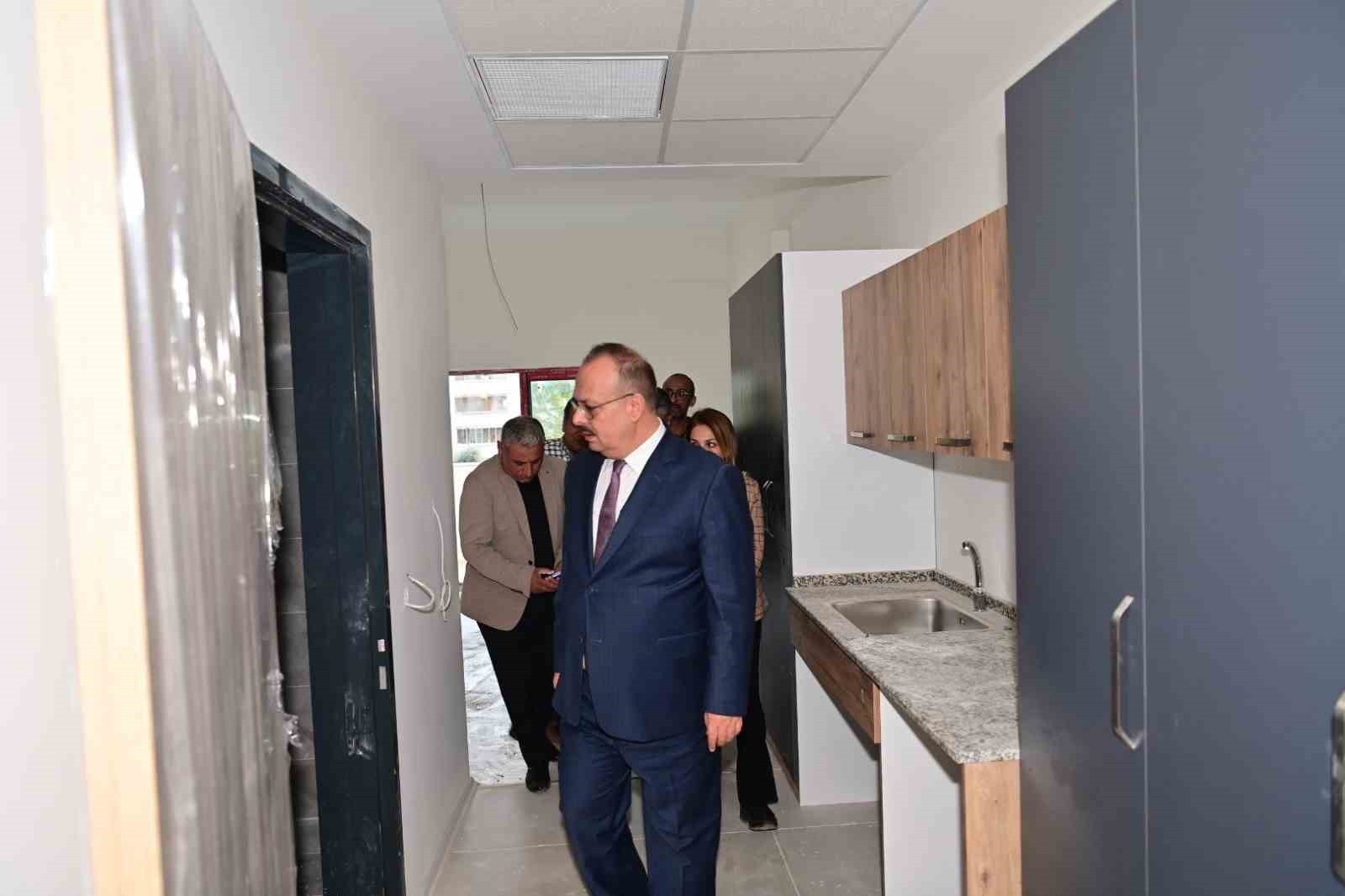 AYDIN VALİSİ YAKUP CANBOLAT, KENTTE YAPIMI DEVAM EDEN AYDIN HUZUREVİ VE REHABİLİTASYON MERKEZİ...