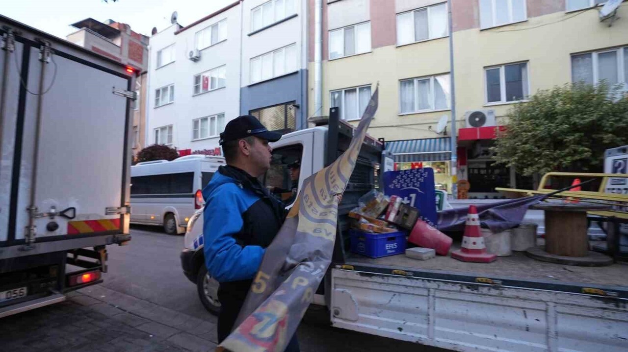 BALIKESİR'DE ZABITADAN KALDIRIM İŞGALİNE SIKI DENETİM