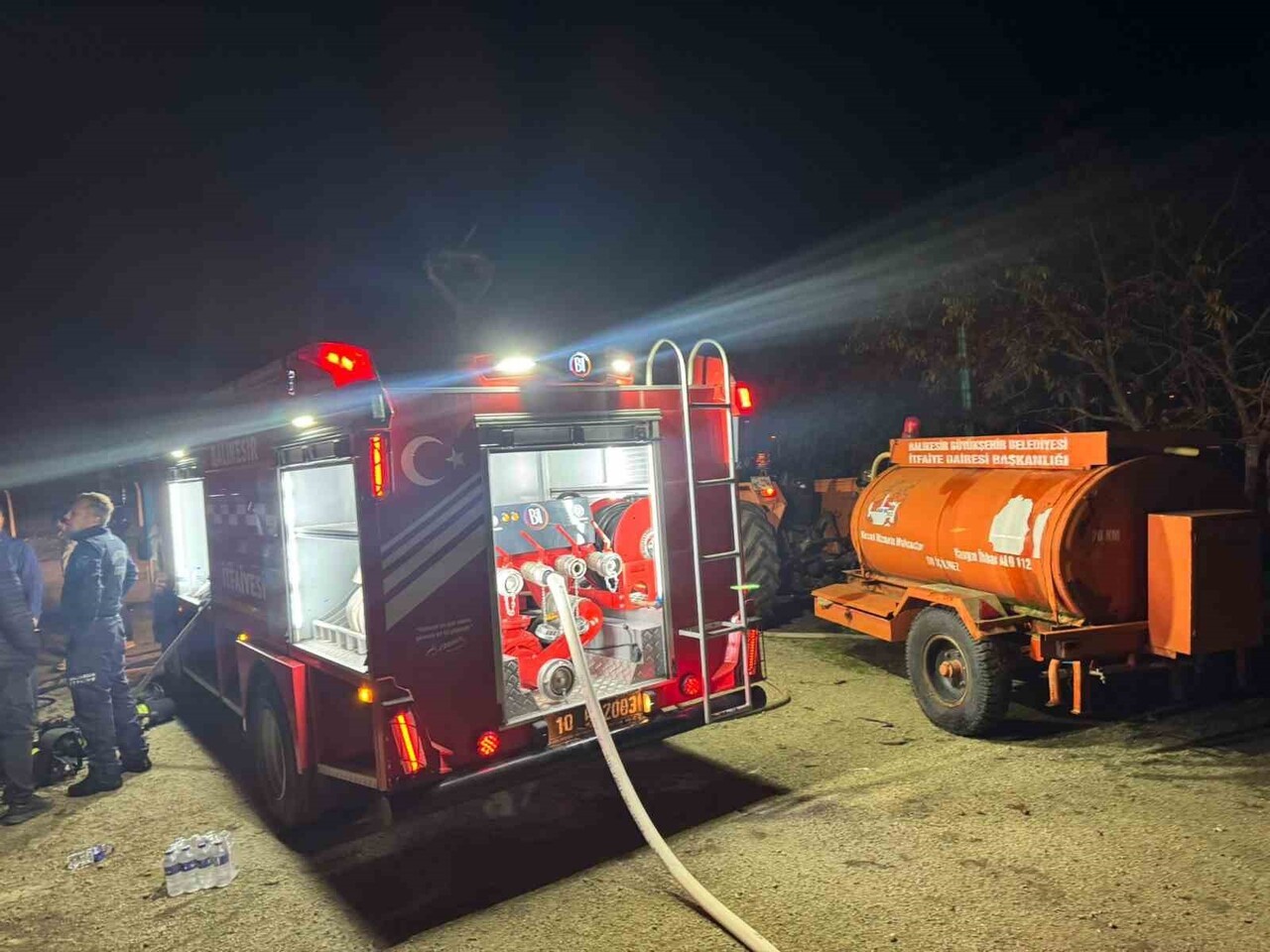 BALIKESİR'İN SAVAŞTEPE İLÇESİNDE BİR TAVUK ÇİFTLİĞİNDE ÇIKAN YANGINDA 5 BİN CİVARINDA PİLİÇ TELEF...