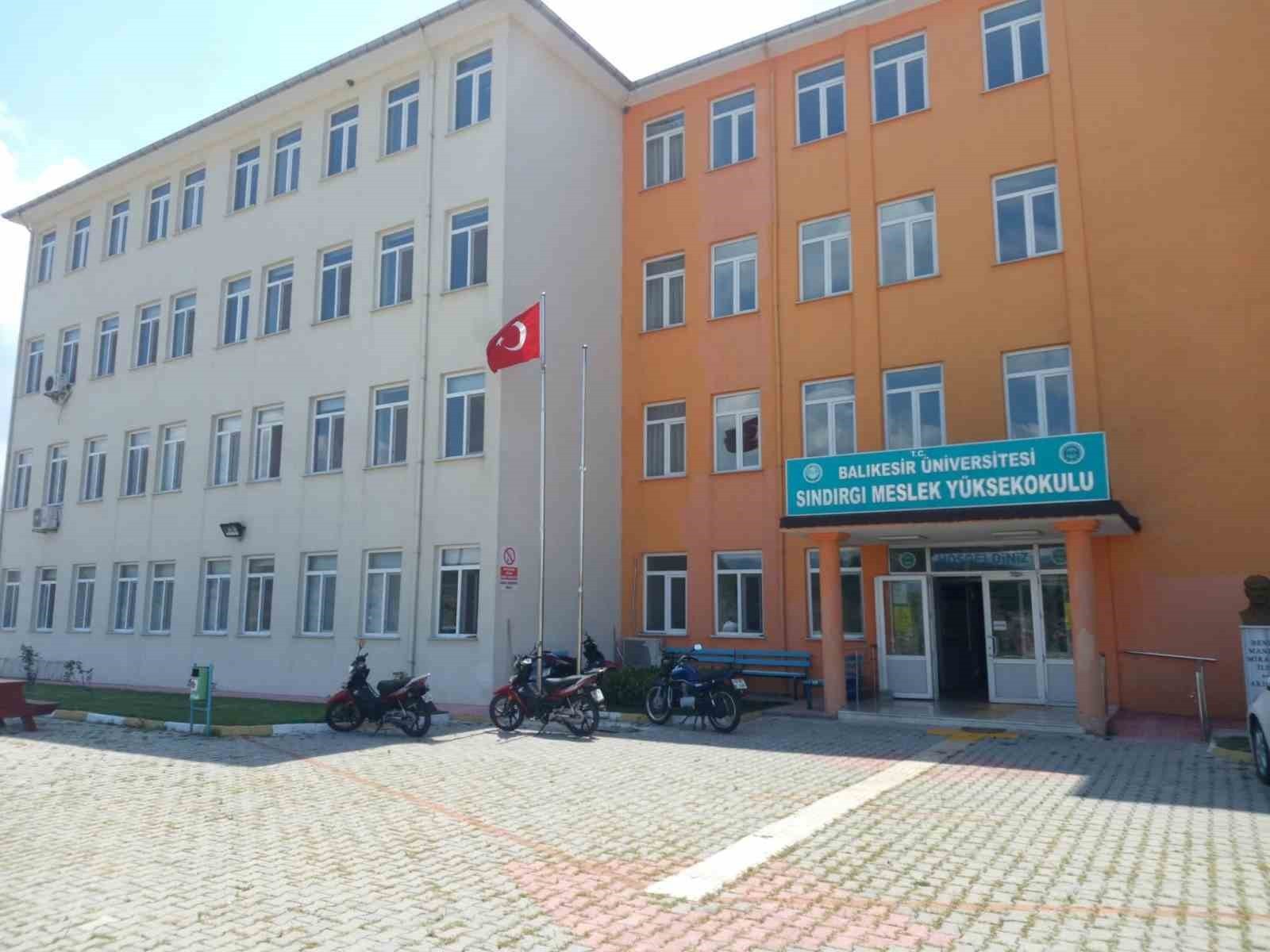 BALIKESİR ÜNİVERSİTESİ SENATOSU DEVAM EDEN DEPREM FIRTINASI NEDENİ İLE SINDIRGI MESLEK YÜKSEK...