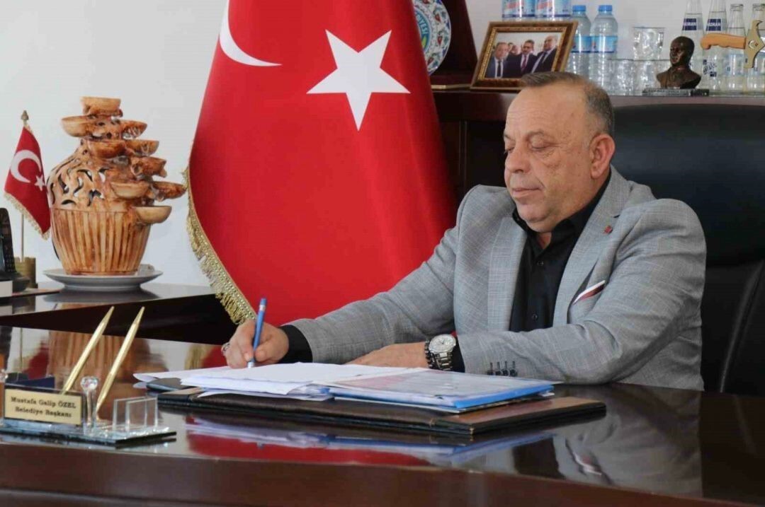 BAŞKAN ÖZEL’İN ÖĞRETMENLER GÜNÜ MESAJI