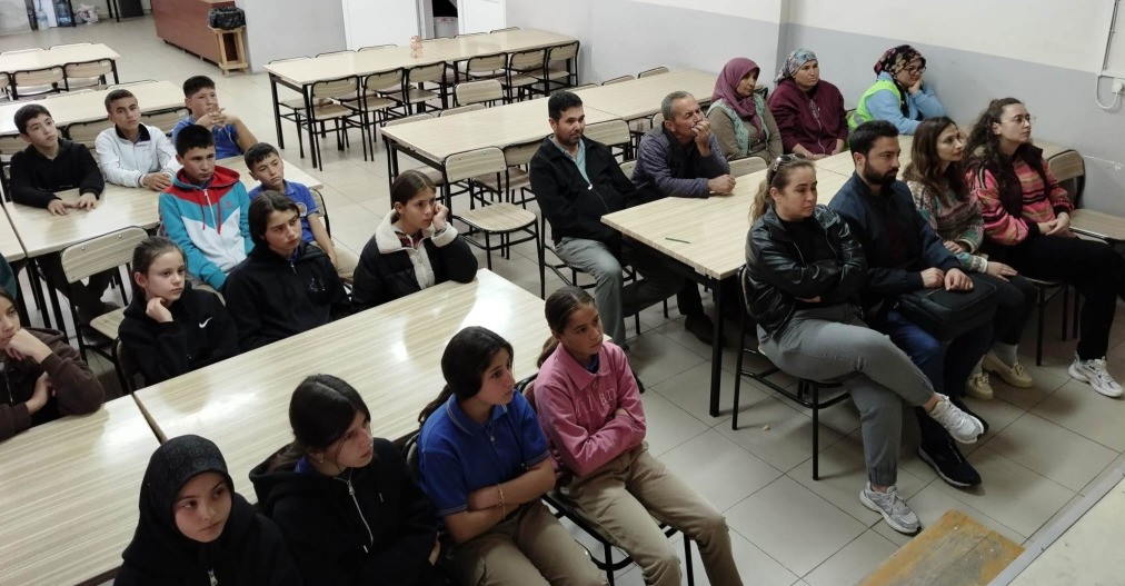 BAŞLAMIŞ CEYHAN KARASOY ORTAOKULUNDA “ORMAN YANGINLARI İLE MÜCADELE YÖNTEMLERİ” VE “YEŞİL VATAN”...