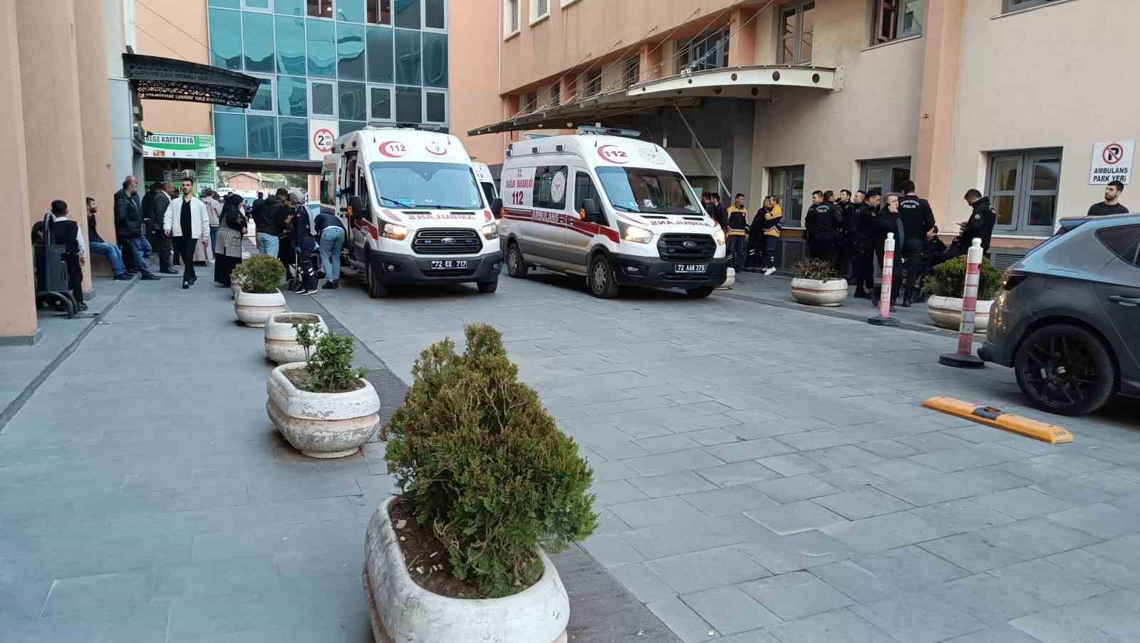 BATMAN'DA İKİ KİŞİ ARASINDA ÇIKAN BIÇAKLI KAVGADA 1 KİŞİ YARALANDI.