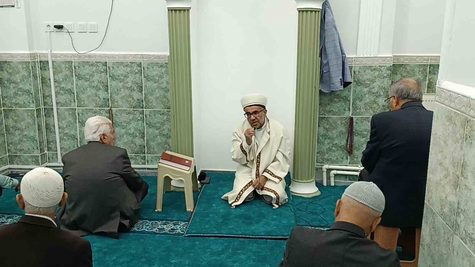 BATMAN’DA UZUN SÜREDİR YAĞIŞIN GÖRÜLMEMESİ ÜZERİNE BATMAN İL MÜFTÜLÜĞÜNÜN ÇAĞRISIYLA KENT...