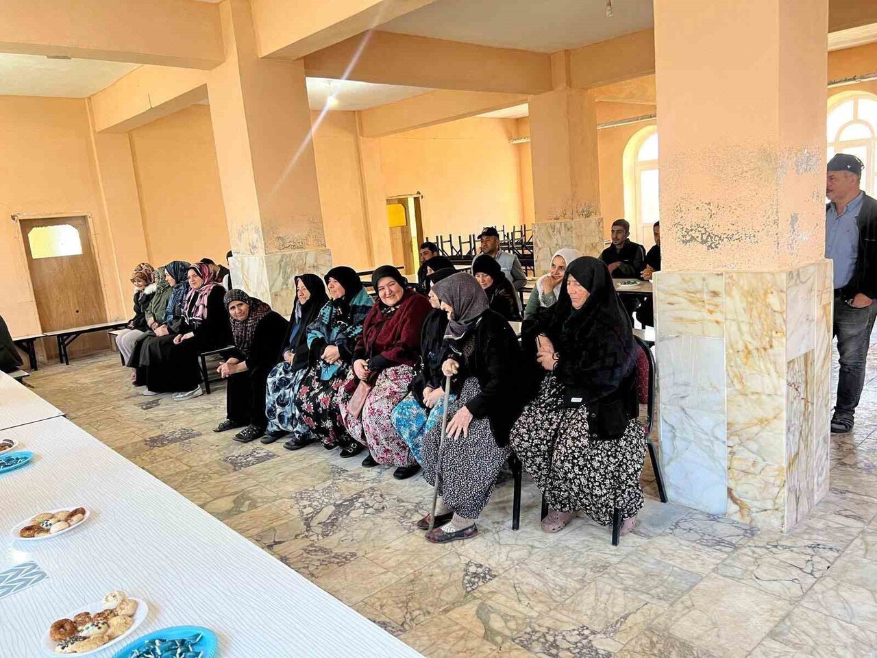 BAYAN KAYMAKAM KÖY KÖY DOLAŞIYOR