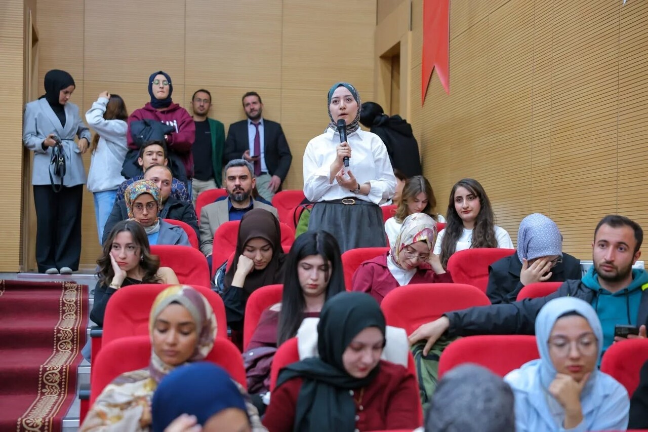 BAYBURT'TA ‘CUMHURİYETİN İKİNCİ ASRINDA TÜRKİYE YÜZYILI' PANELİ DÜZENLENDİ