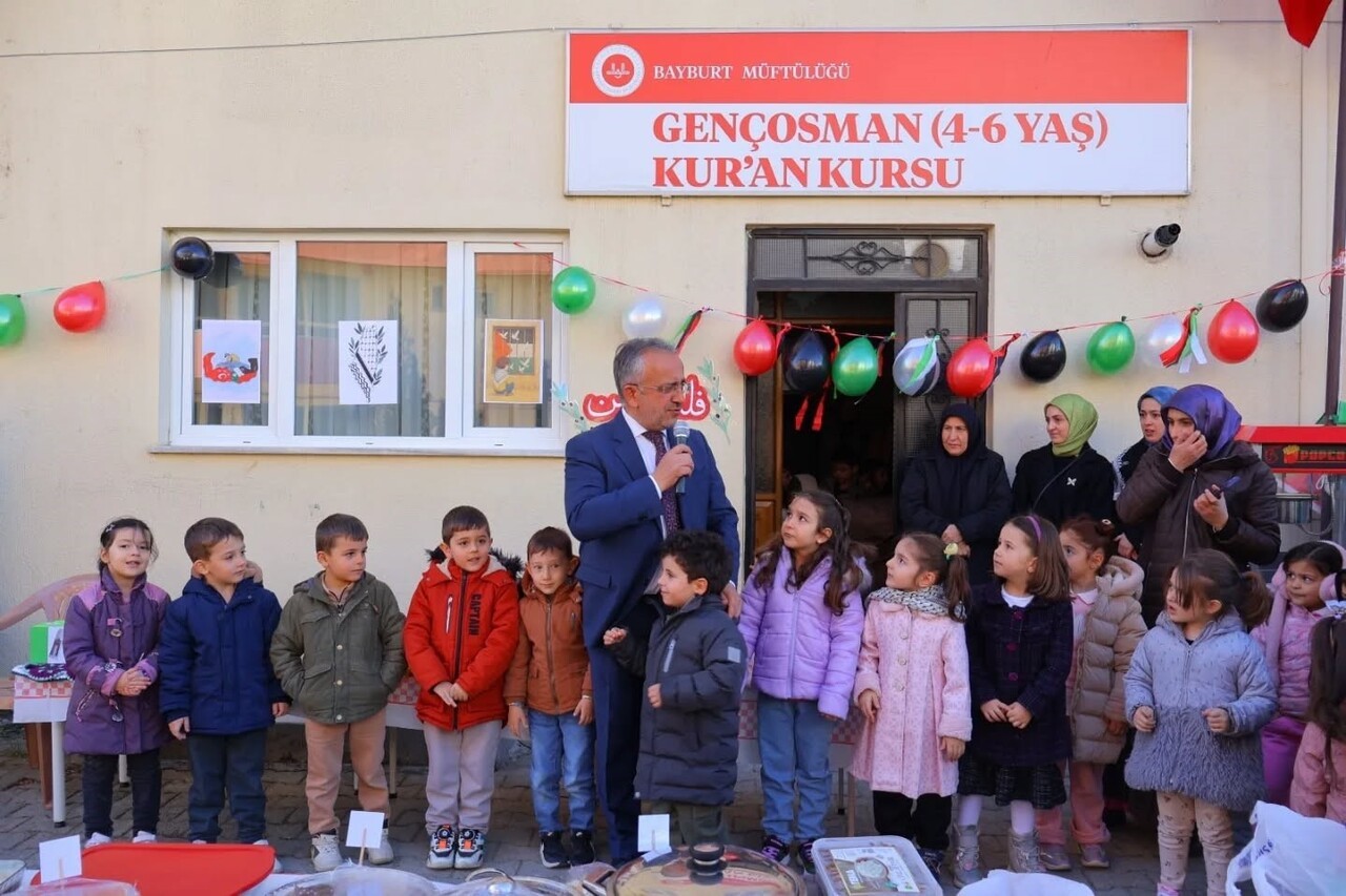 BAYBURT'TA FİLİSTİN'E DESTEK AMAÇLI HAYIR ÇARŞISI DÜZENLENDİ