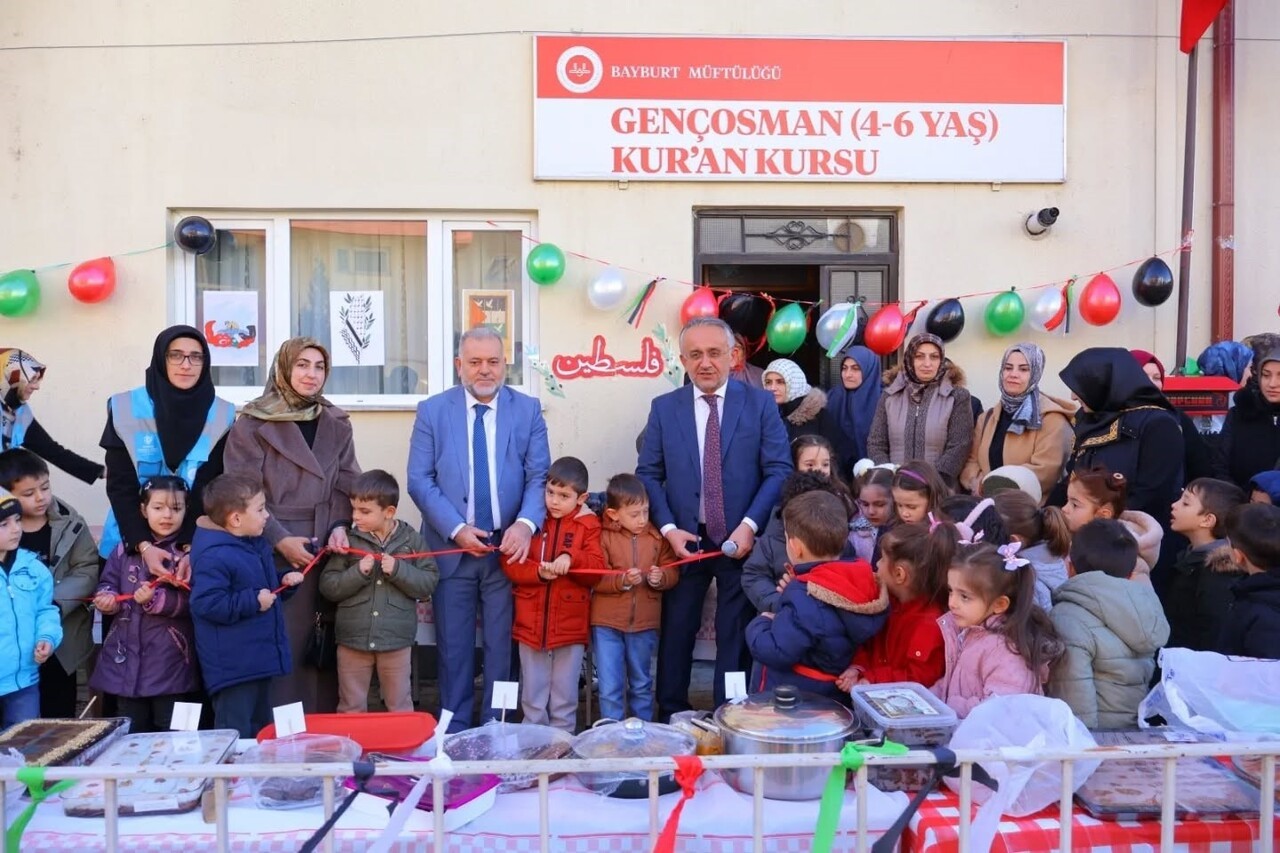 BAYBURT'TA FİLİSTİN'E DESTEK AMAÇLI HAYIR ÇARŞISI DÜZENLENDİ