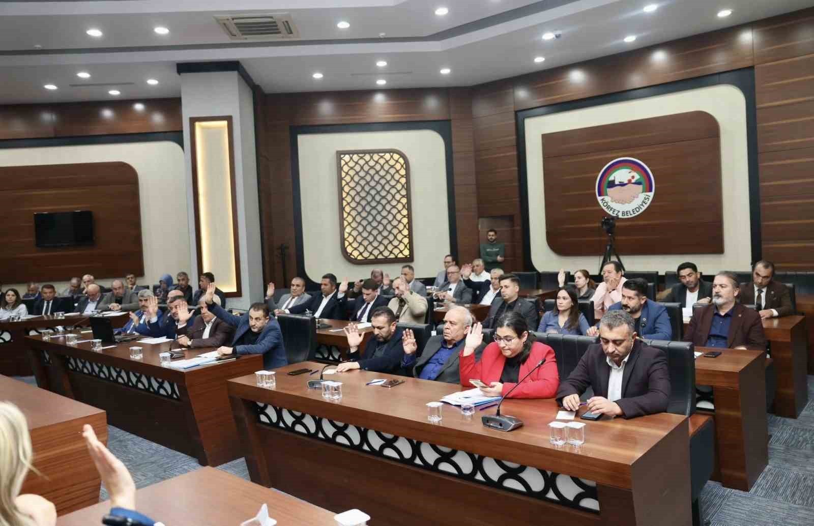 BELEDİYE MECLİS SALONU'NDA YAPILAN TOPLANTIDA, 13 GÜNDEM MADDESİ GÖRÜŞÜLEREK KARARA...