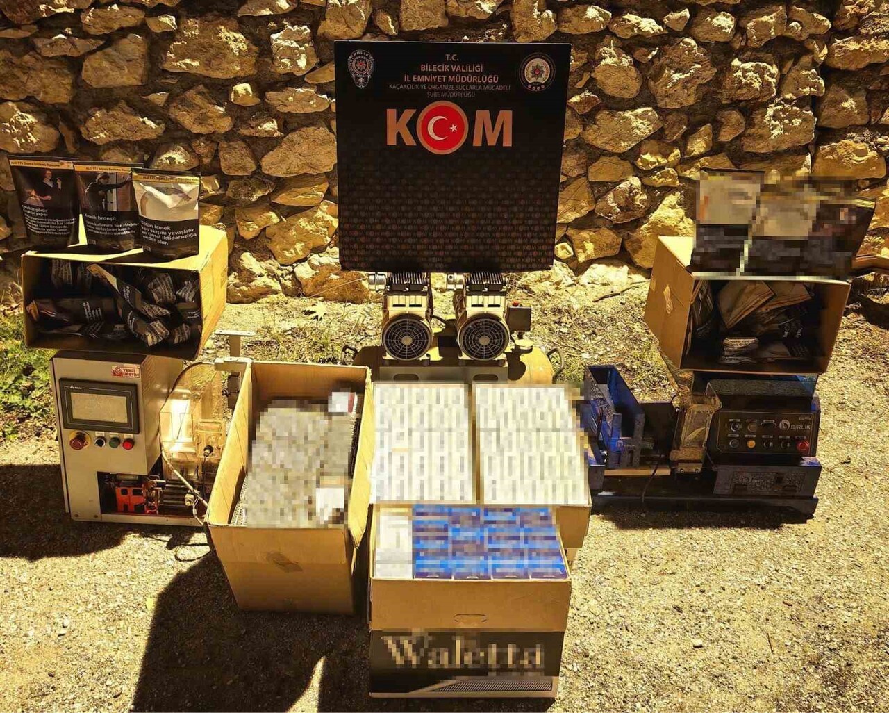 BİLECİK'TE KAÇAK TÜTÜN MAMULÜ İMALATI VE SATIŞI YAPAN BİR ADRESE DÜZENLENEN OPERASYONDA ÇOK SAYIDA...