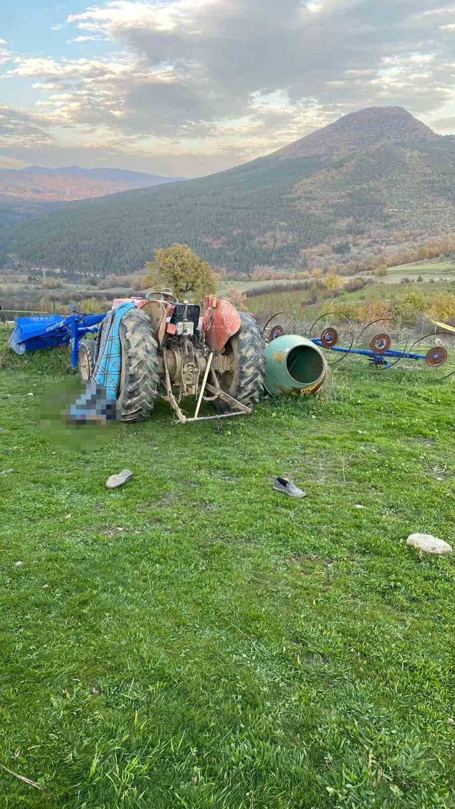 BİLECİK'TE VURDURARAK ÇALIŞTIRMAK AMACIYLA VİTESİNİ BOŞA ALDIĞI VE EL FRENİNİ İNDİRDİĞİ TRAKTÖRÜN...