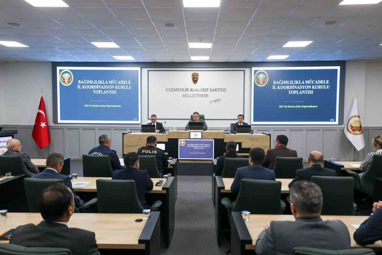 BİLECİK’TE BAĞIMLILIKLA MÜCADELE MASAYA YATIRILDI