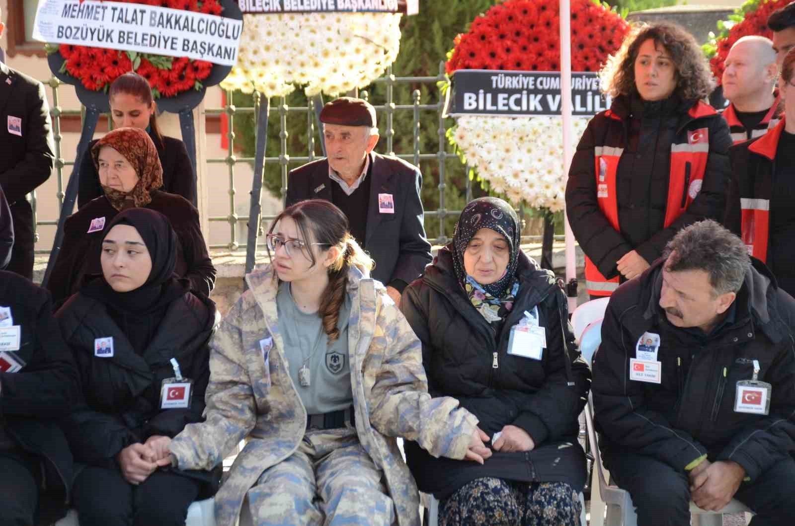 BİLECİKLİ ŞEHİT HAVA UÇAK BAKIM ASTSUBAY ÜSTÇAVUŞ İLHAN ONGAN, BABA OCAĞINDA HELALLİK ALINIRKEN...