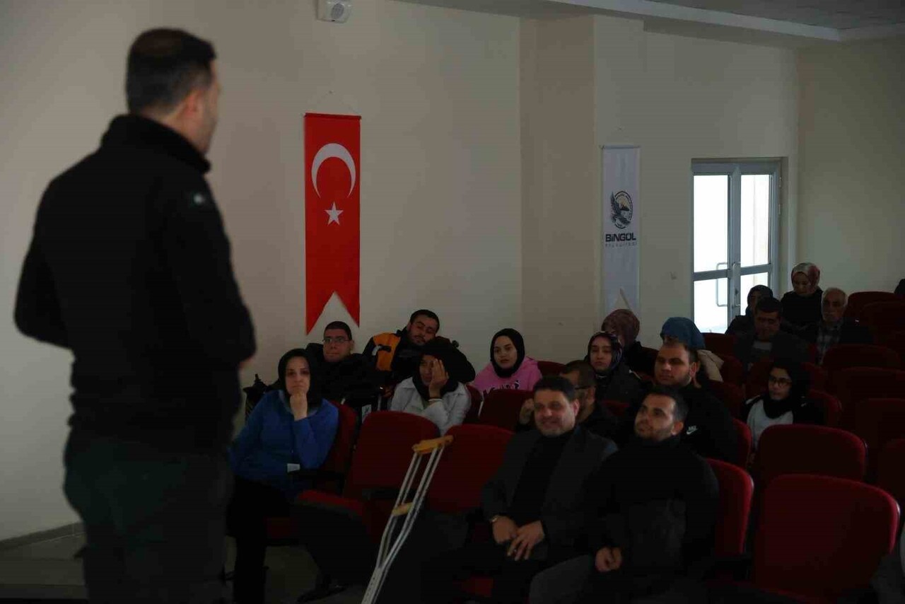 BİNGÖL'DE DEZAVANTAJLI BİREYLERE YANGIN VE AFET FARKINDALIK EĞİTİMİ VERİLDİ.