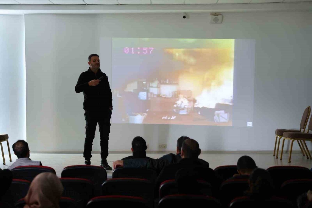 BİNGÖL'DE DEZAVANTAJLI BİREYLERE YANGIN VE AFET FARKINDALIK EĞİTİMİ VERİLDİ.