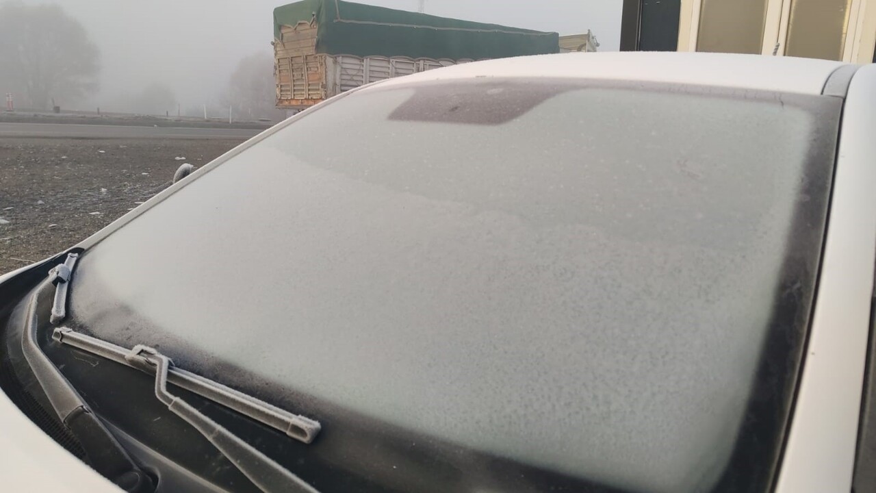 BİNGÖL’DE HAVA SICAKLIĞININ DÜŞMESİYLE BİRLİKTE KENT GENELİNDE YOĞUN SİS ETKİLİ OLDU.