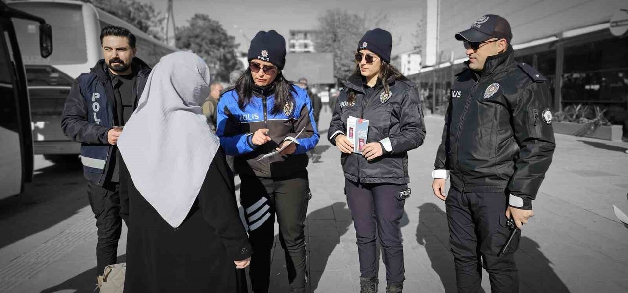 BİTLİS’İN TATVAN İLÇESİNDE 25 KASIM KADINA YÖNELİK ŞİDDETE KARŞI ULUSLARARASI MÜCADELE GÜNÜ...