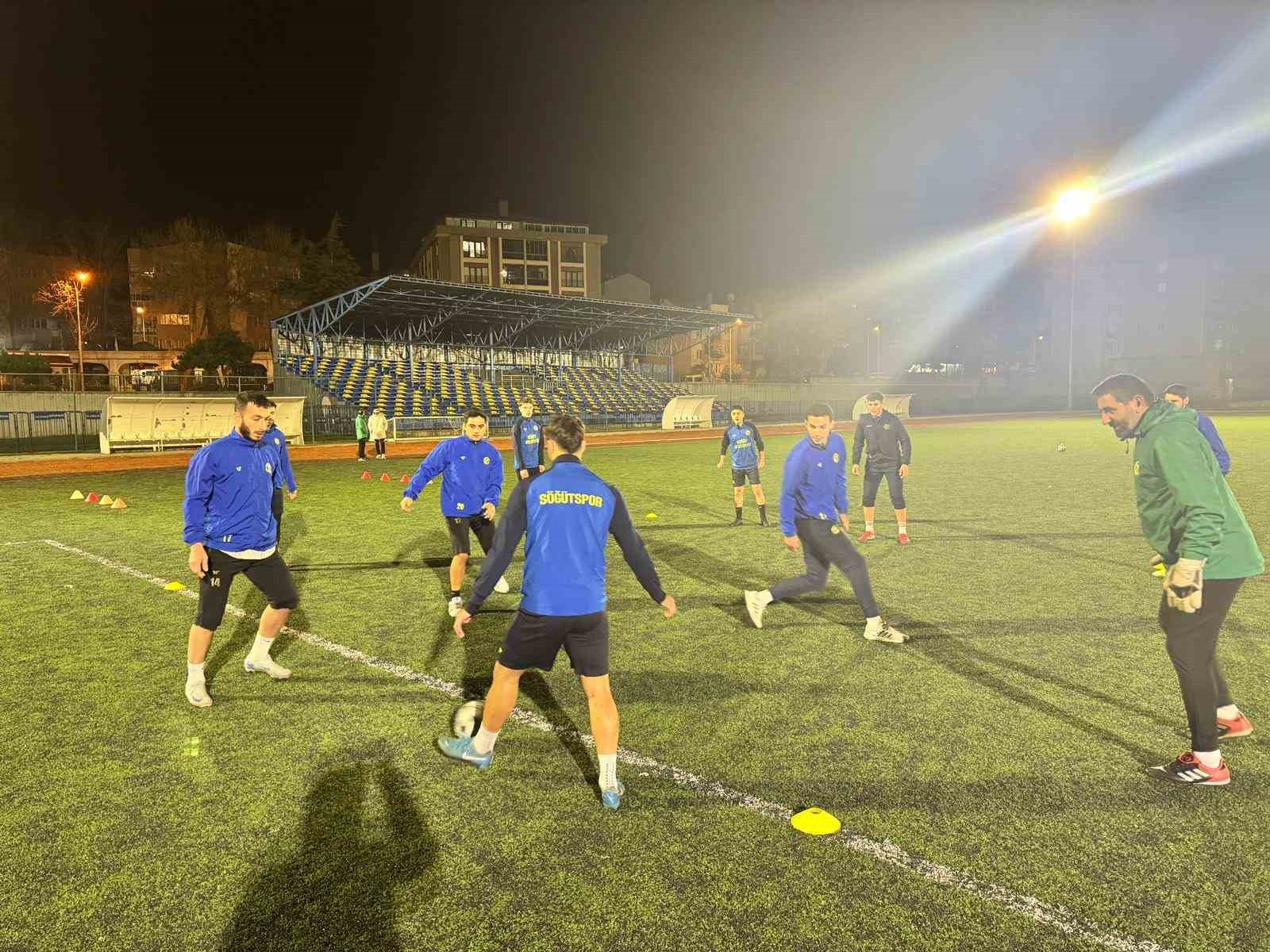 BÖLGESEL AMATÖR LİG'DE (BAL) BİLECİK'İ TEMSİL EDEN SÖĞÜTSPOR, YARIN OYNAYACAĞI ZORLU İZNİKSPOR...