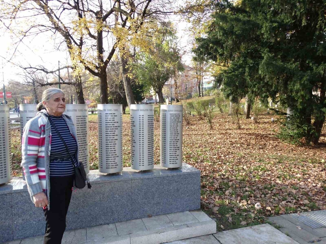 BOSNA HERSEK'TE SAVAŞ SIRASINDA KARNINDAKİ BEBEĞİ VE 7 YAŞINDAKİ OĞLU KESKİN NİŞANCI ATEŞİYLE...