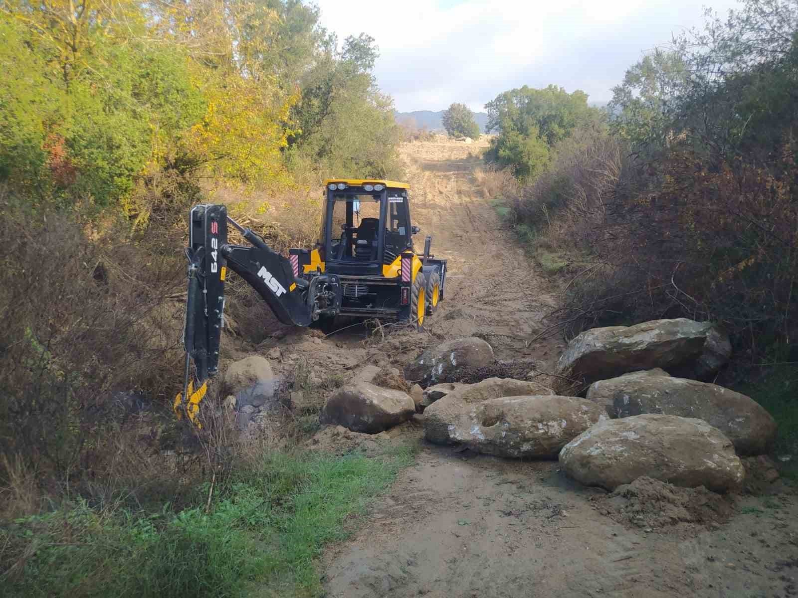 BOZDOĞAN’DA ARAZİ YOLLARINDA ÇALIŞMALAR SÜRÜYOR