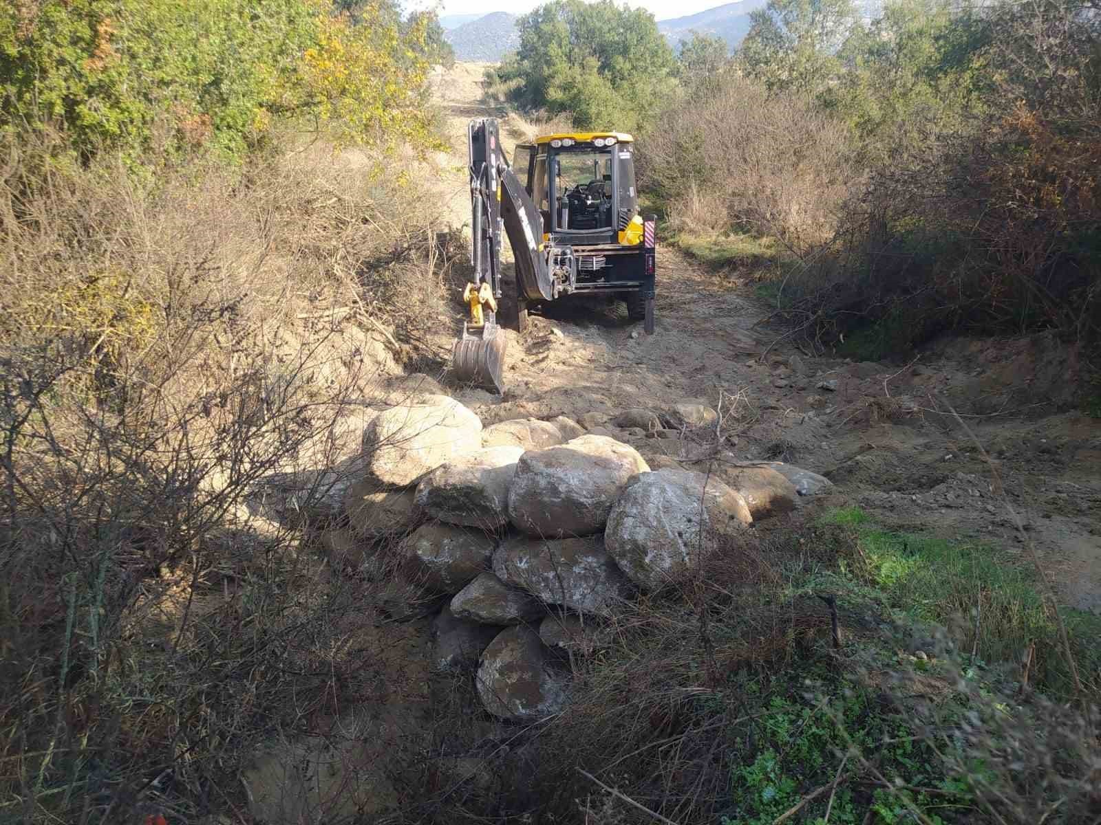 BOZDOĞAN’DA ARAZİ YOLLARINDA ÇALIŞMALAR SÜRÜYOR