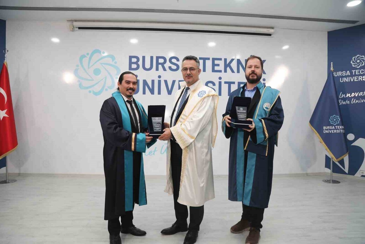 BTÜ’DE YÜKSEK LİSANS VE DOKTORA ÖĞRENCİLERİ İÇİN MEZUNİYET TÖRENİ DÜZENLENDİ. 449 MEZUNUN...