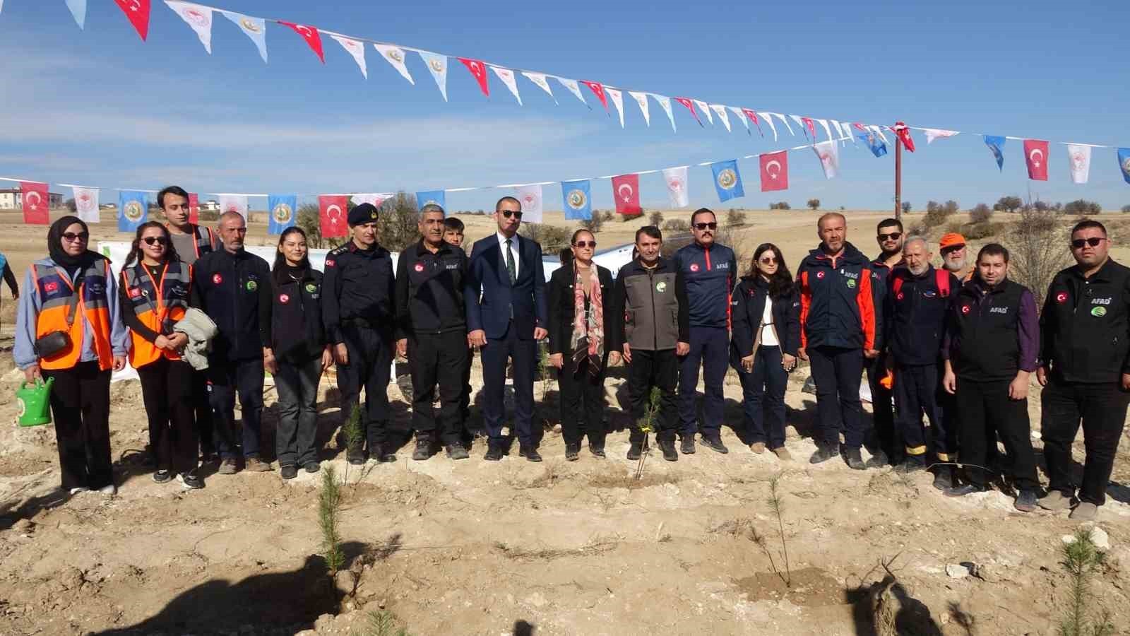 BURDUR'DA 'GELECEĞE NEFES İNSANLIĞA NEFES' PROJESİ ÇERÇEVESİNDE AĞAÇ DİKME ETKİNLİĞİ...