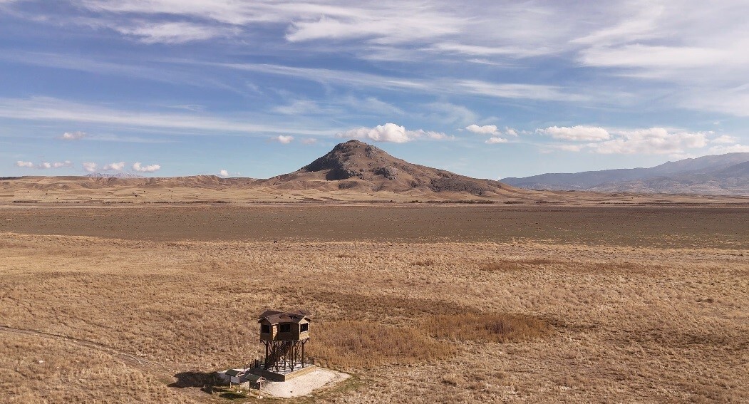 BURDUR'DA BULUNAN VE KURUMADAN ÖNCE BÖLGE HALKININ GEÇİM KAYNAĞI OLAN KARATAŞ GÖLÜ'NDE ŞİMDİLERDE...