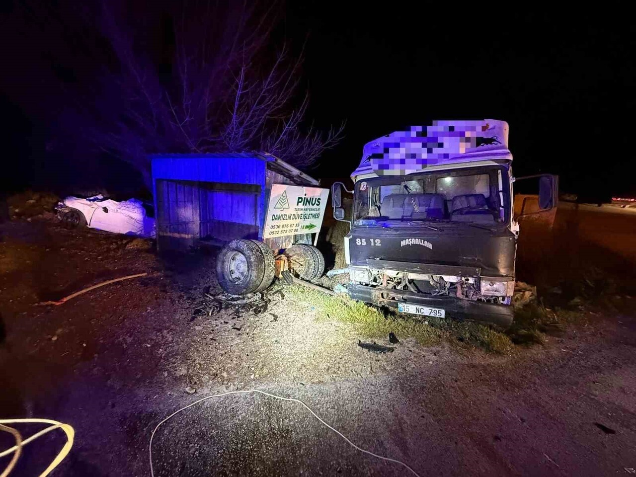 BURDUR'DA OTOMOBİL İLE KAMYONETİN KAVŞAKTA ÇARPIŞMASI SONUCU 1 KİŞİ HAYATINI KAYBETTİ.