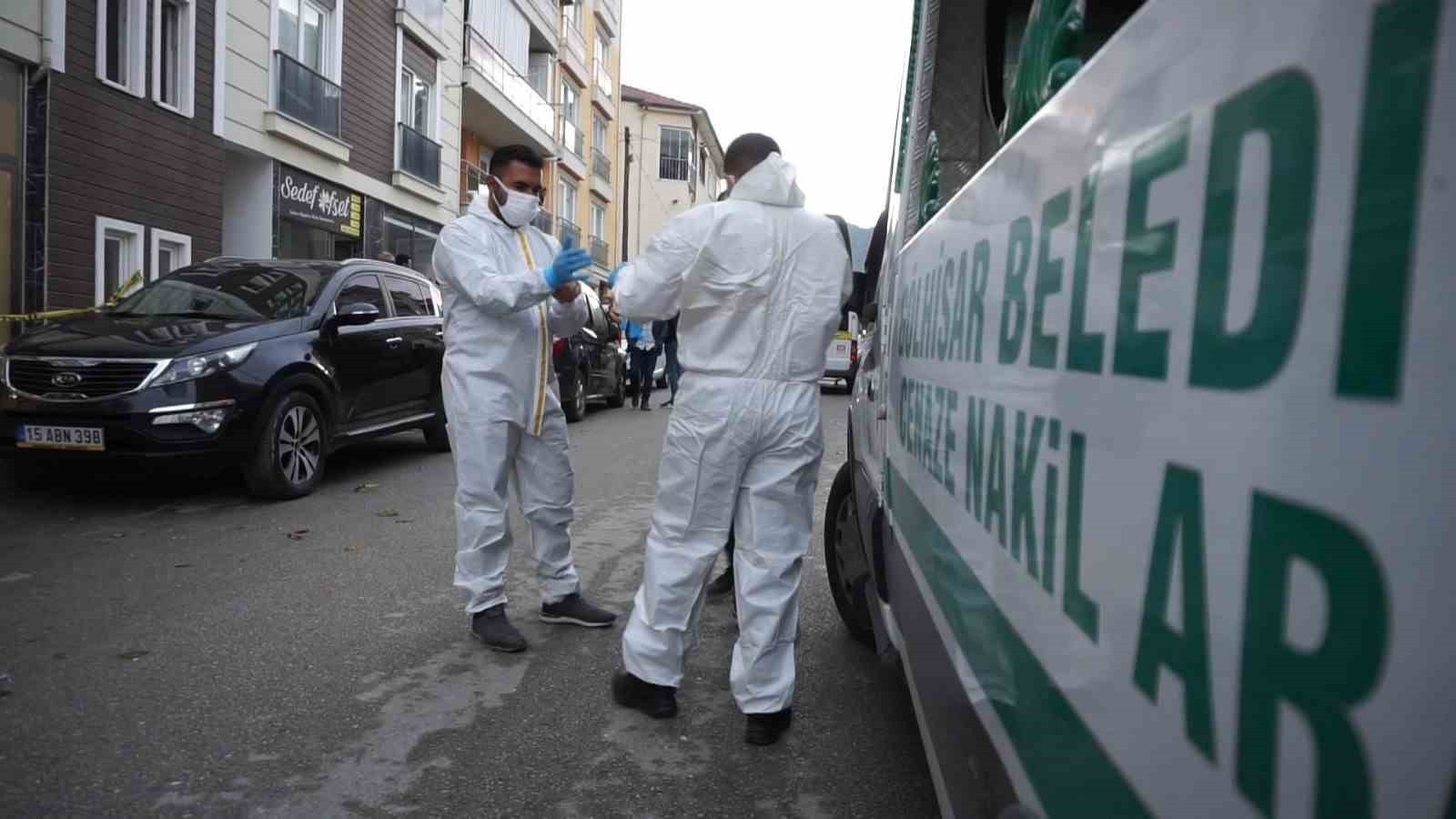 BURDUR'UN GÖLHİSAR İLÇESİNDE KENDİSİNDEN YAKLAŞIK 1 AYDIR HABER ALINAMAYAN KADIN EVİNDE ÖLÜ...