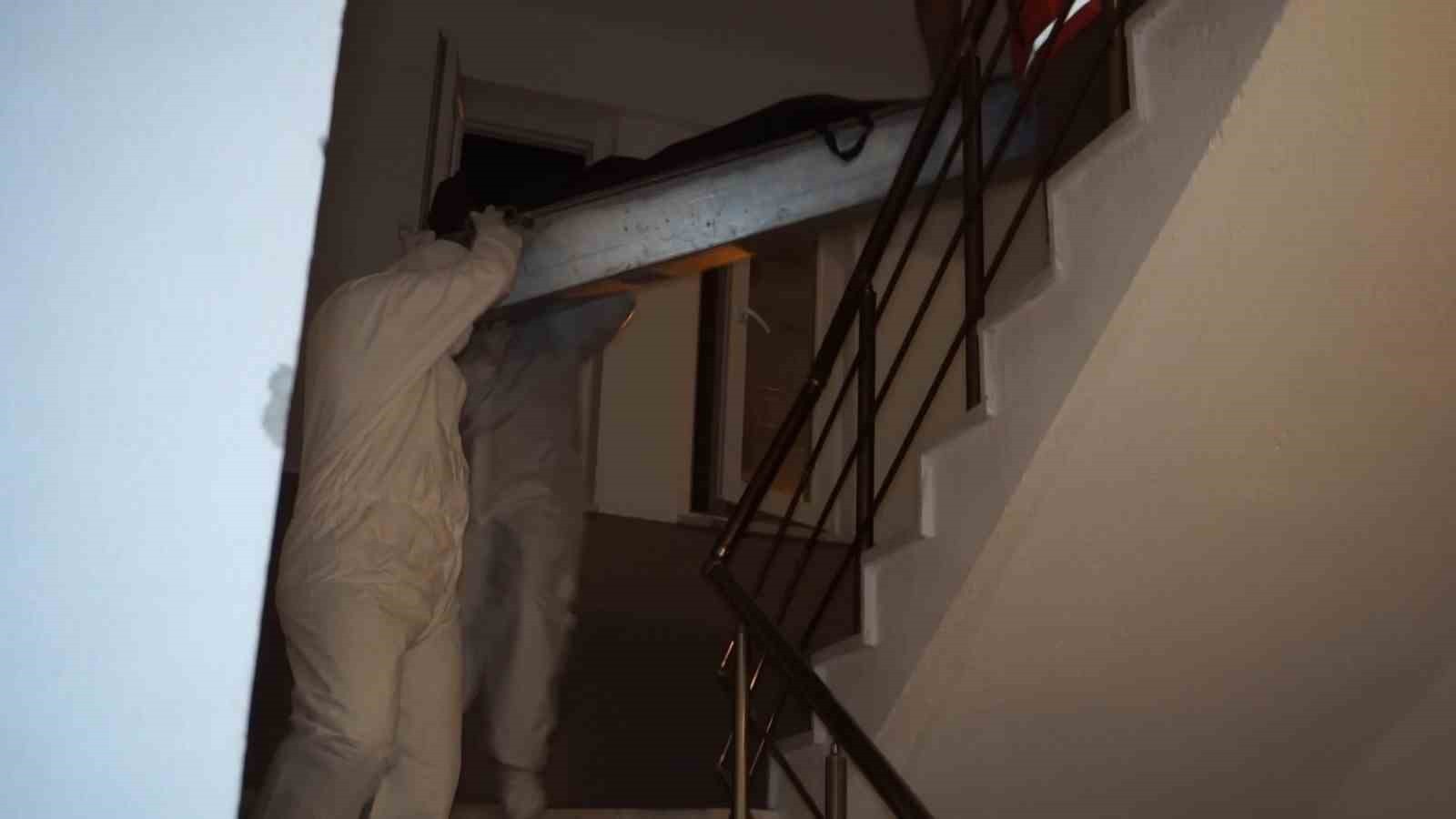 BURDUR'UN GÖLHİSAR İLÇESİNDE KENDİSİNDEN YAKLAŞIK 1 AYDIR HABER ALINAMAYAN KADIN EVİNDE ÖLÜ...