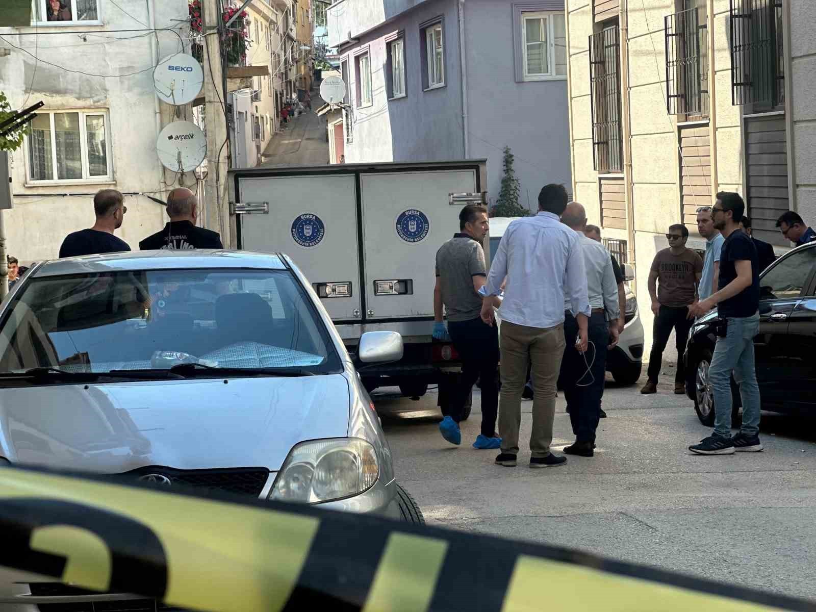 BURSA'DA 3 ÇOCUĞUNU ÖLDÜRDÜKTEN SONRA EMNİYETE GİDEREK TESLİM OLAN CANİ BABANIN 3 KEZ...