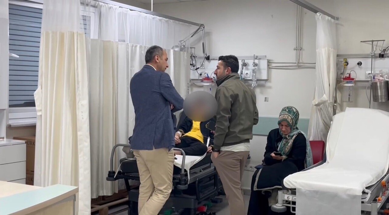 BURSA'DA BİR OKULDA SATILAN TARİHİ GEÇMİŞ PROFİTEROL TATLISI TÜKETEN 8 ÖĞRENCİ, FENALAŞARAK...