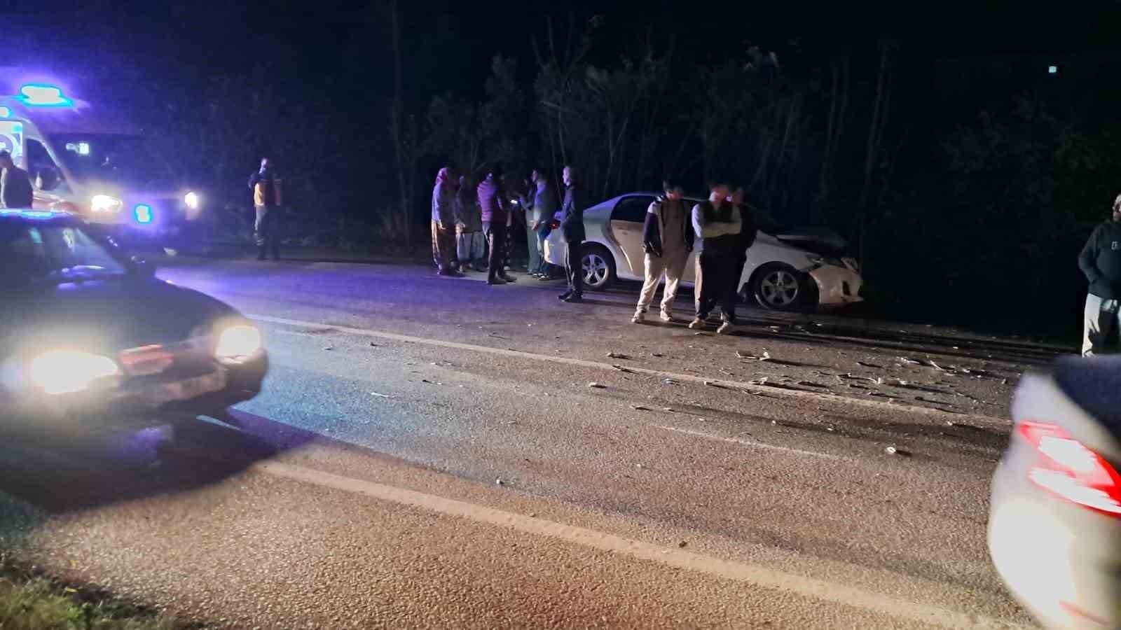 BURSA'DA RULO SAÇ YÜKLÜ TIR İLE OTOMOBİLİN ÇARPIŞTIĞI KAZADA 1 KİŞİ YARALANDI.