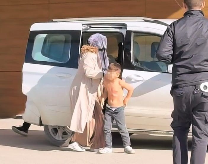 BURSA'NIN İNEGÖL İLÇESİNDE ÇAYDANLIKTAKİ SICAK SUYUN ÜZERİNE DEVRİLDİĞİ 5 YAŞINDAKİ ÇOCUK...