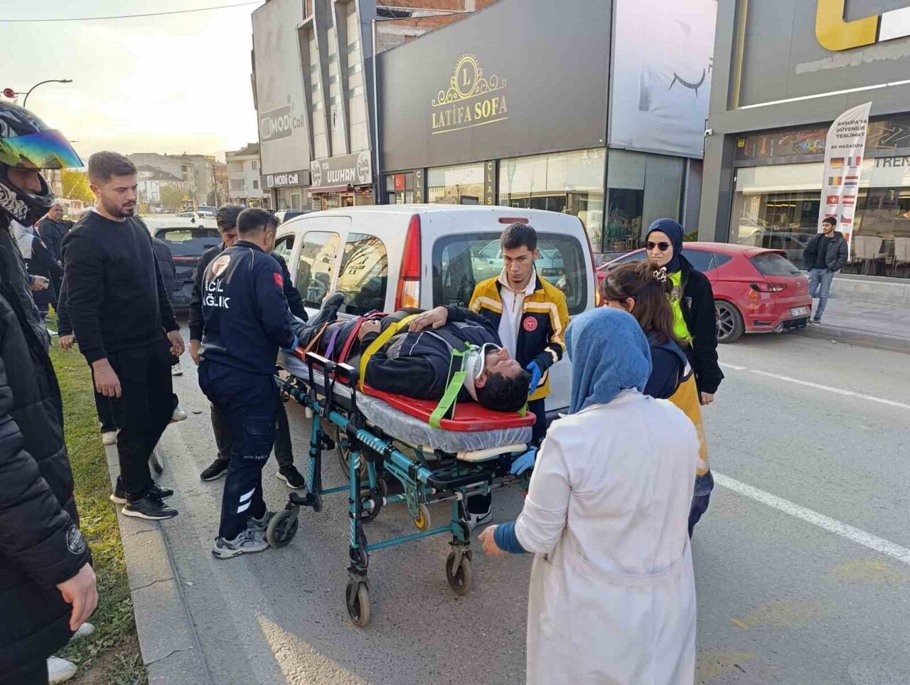 BURSA'NIN İNEGÖL İLÇESİNDE MEYDANA GELEN KAZADA HAFİF TİCARİ ARAÇ İLE CİP ÇARPIŞTI: 1 KİŞİ...