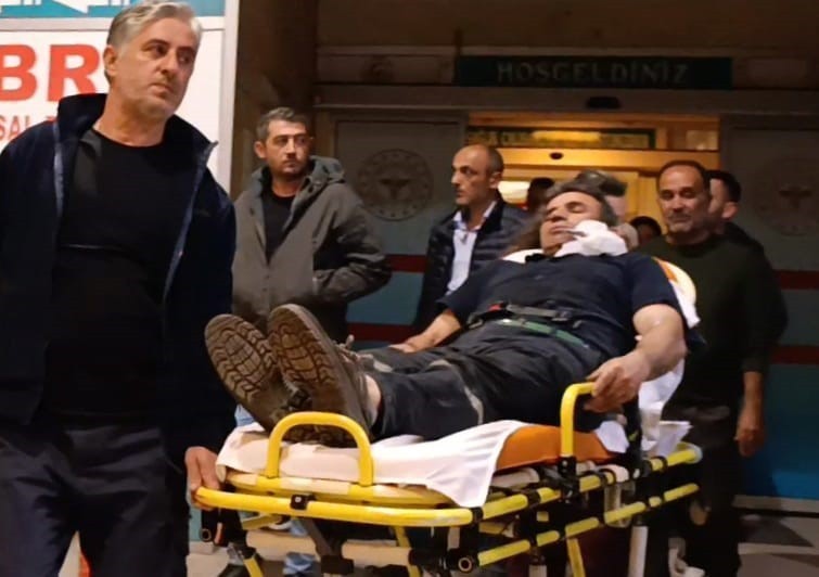 BURSA'NIN İNEGÖL İLÇESİNDE MEYDANA GELEN OLAYDA YARALI ADAM YÜZÜNE SAPLANAN DEMİR PARÇASIYLA...